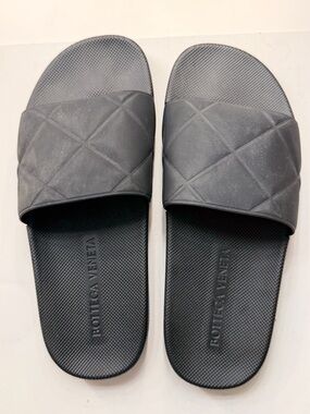 Bottega Veneta Men’s Black Quilted Slide Sandals